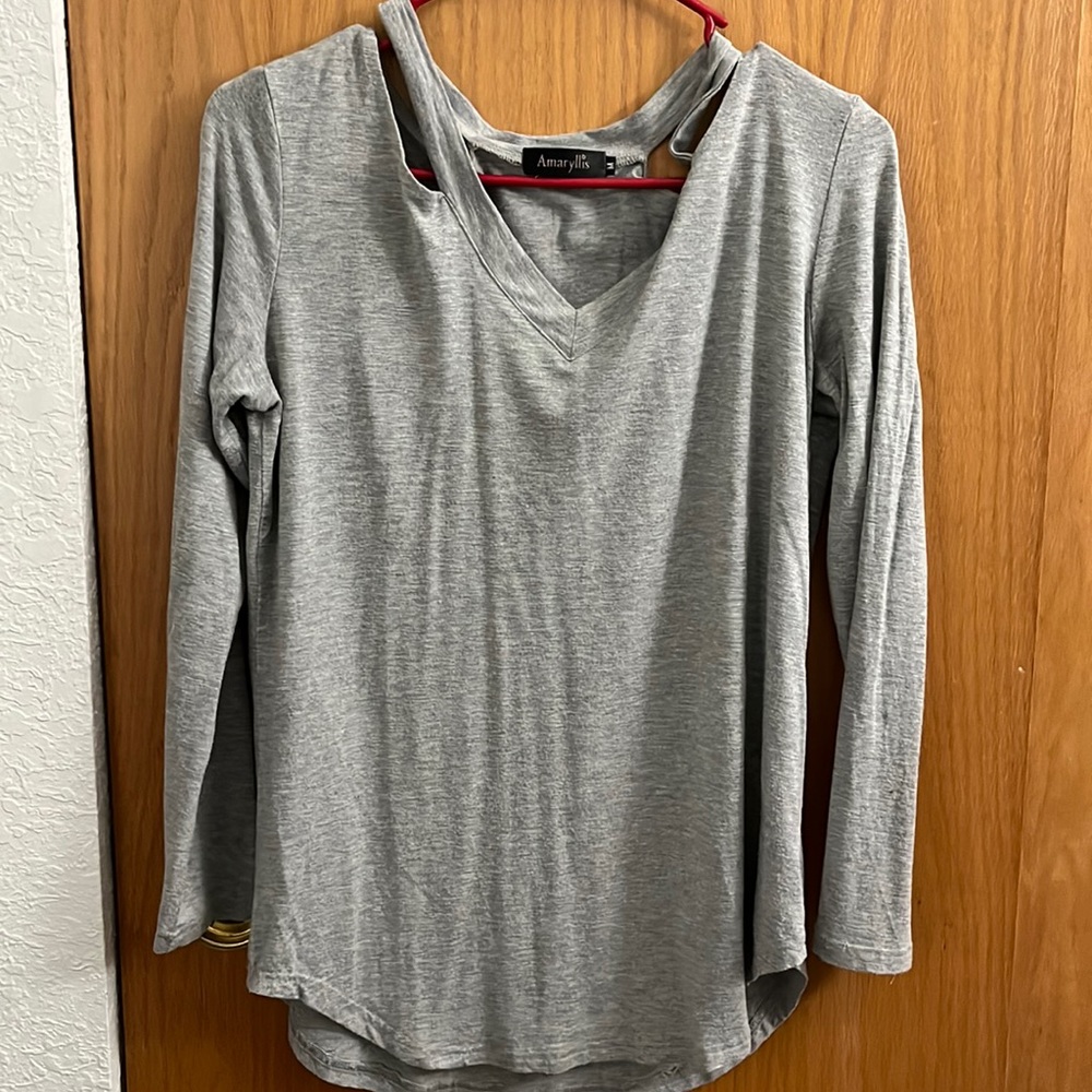 Womens size medium long sleeve Amaryllis